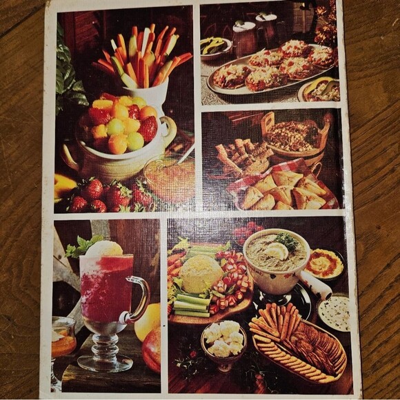 1974 Better Homes & Gardens Snacks & Appetizers Cookbook Vintage Hardback Book - Picture 2 of 5
